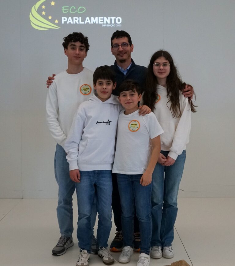 Equipa do Eco Parlamento do AEAMC, na 1.ª sessão do Eco Parlamento
