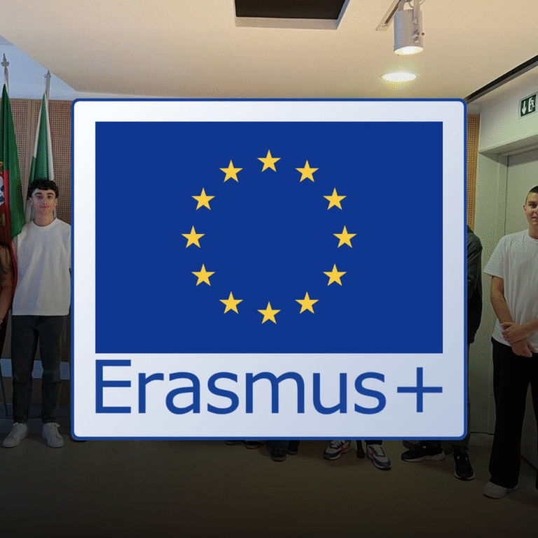 Foto de capa do Projeto Erasmus+, que inclui uma foto de grupo onde está presente o Afonso Freitas, aluno da ESCT