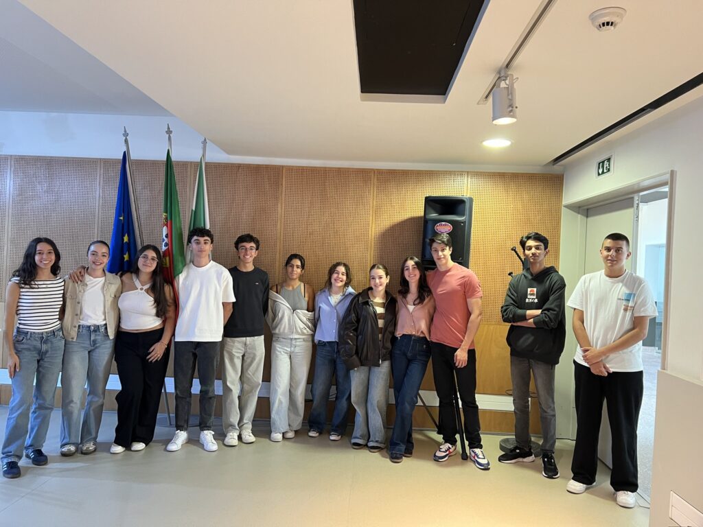 Imagem de grupo dos alunos selecionados a integrar a mobilidade de grupos de alunos Erasmus+ à Alemanha em 2026